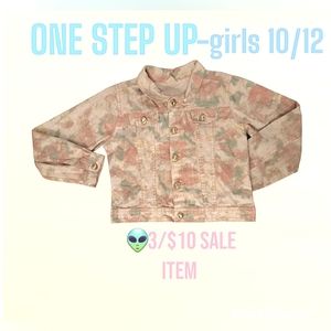 👽3/$10item- one step up girls crop long sleeved tyedie jacket